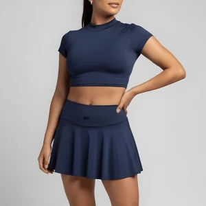 Conjunto deportivo falda short para mujer en nylon spandex, ropa deportiva femenina ideal para entrenamiento y uso diario en Ecuador